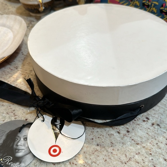 Tracy Reese dessert plates, 4 new never used, 18k gold rim - Picture 10 of 11